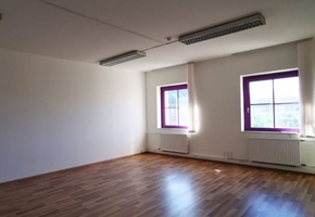 Budapest XIII. kerület Petneházy utca B kategóriás irodaházban iroda kiadó