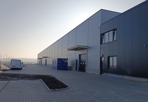 Pest vármegye Pomáz új építésű 2960nm-es csarnok két szinten 360nm iroda területtel kiadó