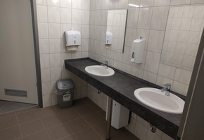 Komárom-Esztergom vármegye Esztergom újszerű gyártócsarnok kiadók