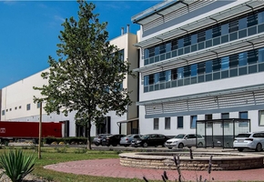 Pest megye Üllő logisztikai parkban új építésű 3242nm-es dokkoló kapus raktárak kiadók