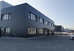 Pest vármegye Pomáz új építésű 2960nm-es csarnok két szinten 360nm iroda területtel kiadó