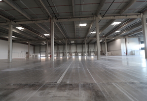 Pest megye Páty M1 autópályához közel 22.000nm cross docking raktár 900nm iroda és szociális blokkal kiadó
