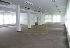 Pest megye Budaörs M1, M7 bevezető B kategóriás irodaházban iroda kiadó