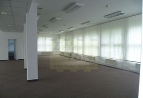 Pest megye Budaörs M1, M7 bevezető B kategóriás irodaházban iroda kiadó
