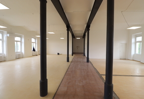 Budapest VIII. kerület Orczy úton, Nagyvárad térnél 252nm-es emeleti loft irodablokk kiadó
