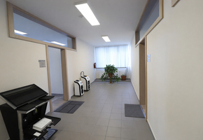 Pest megye Tököl 15.369nm-es telken 5.245nm szintterületű gyártócsarnok és irodaépület eladó