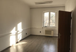 Budapest X. kerület Ihász utca B kategóriás irodaház iroda kiadó