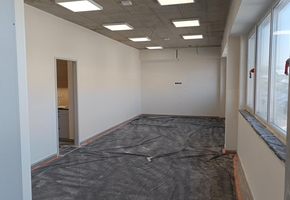 Pest vármegye Pomáz új építésű 2960nm-es csarnok két szinten 360nm iroda területtel kiadó