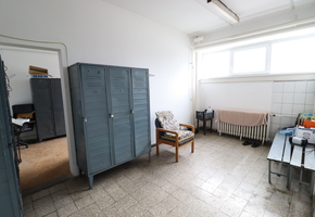 Pest megye Monor, M4 autópályához közel 17590nm-es telken 2900nm csarnok, raktár, iroda, önálló telephely eladó