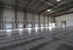 Pest megye Páty M1 autópályához közel 22.000nm cross docking raktár 900nm iroda és szociális blokkal kiadó