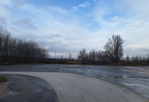 Pest megye Őrbottyán pormentes ipari betonnal rendelkező csarnok, szabad terület kiadó
