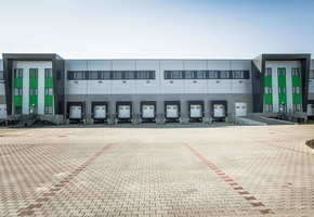 Hajdú-Bihar vármegye Polgár ipari parkban 4200nm-es dokkoló kapus raktár kiadó