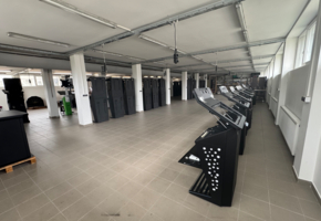 Pest megye Tököl 15.369nm-es telken 5.245nm szintterületű gyártócsarnok és irodaépület eladó